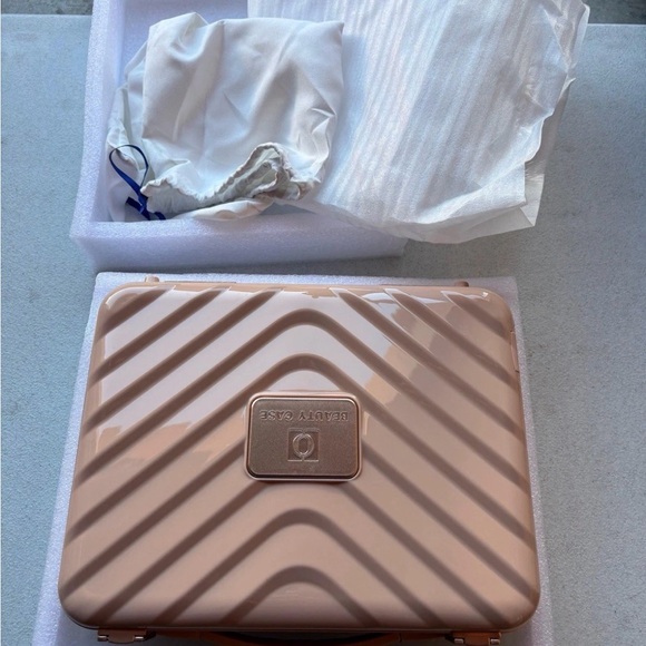 Handbags - Travel Makeup Case with LED Mirror - Durable Makeup Case with Lighted Mirror wit